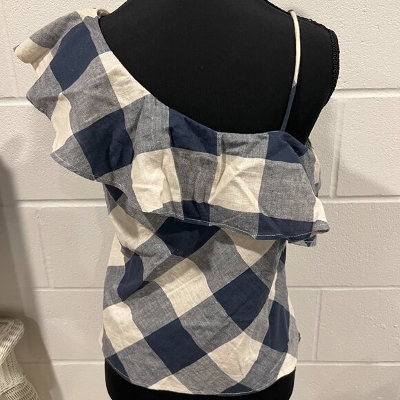 Zara Small One-Shoulder Top – Minimalist Chic Style - Picture 3 of 8